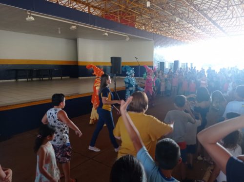 Prefeitura promove show de Natal para alunos das escolas municipais